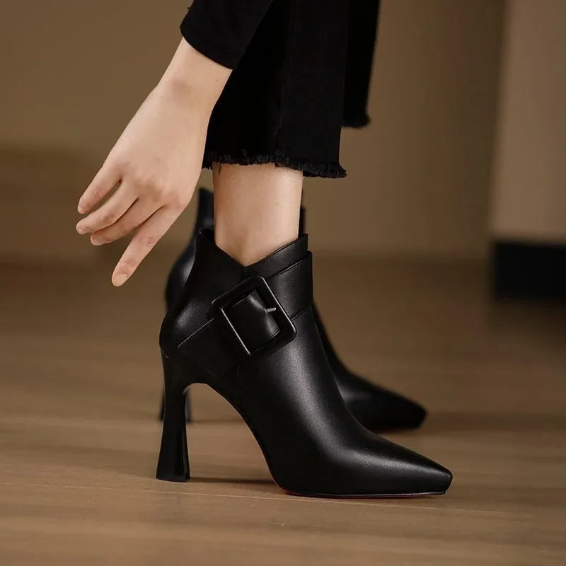 Botas de tacón de hebilla de ashley
