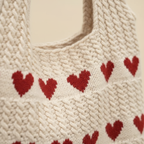 Bolso de corazón tejido